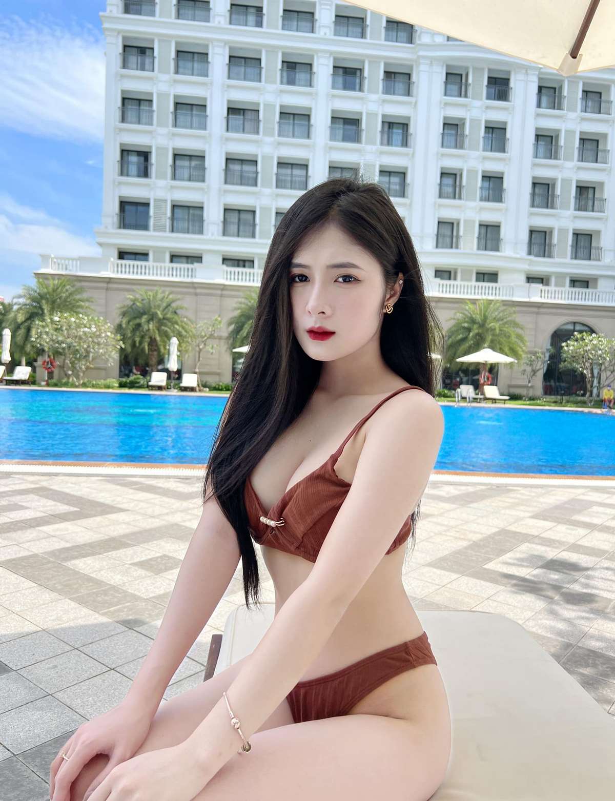 anh-quynh-alee-bikini-khoe-nguc-khung-1