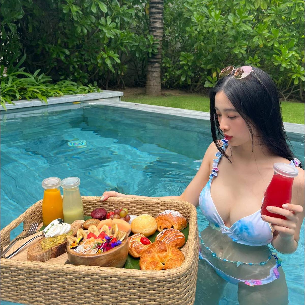 anh-jun-vu-trang-phuc-bikini-nong-bong-4