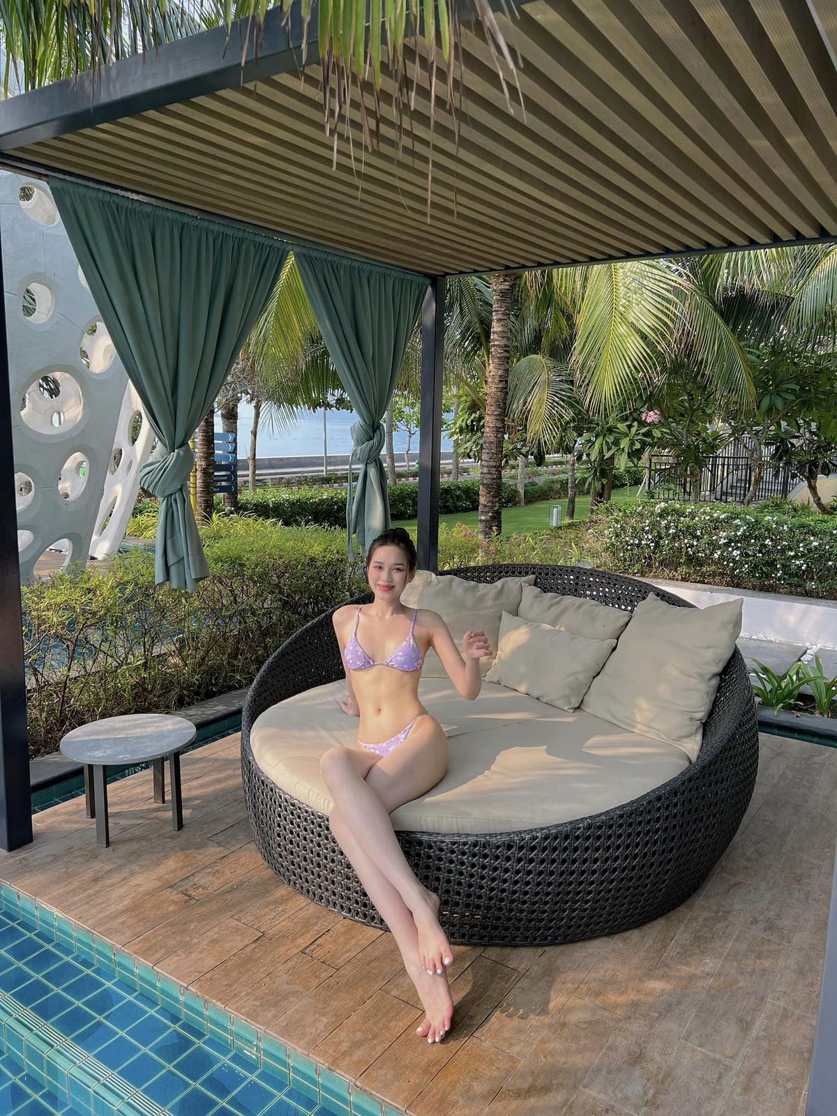 anh-hoa-hau-do-thi-ha-bikini-nong-bong-2