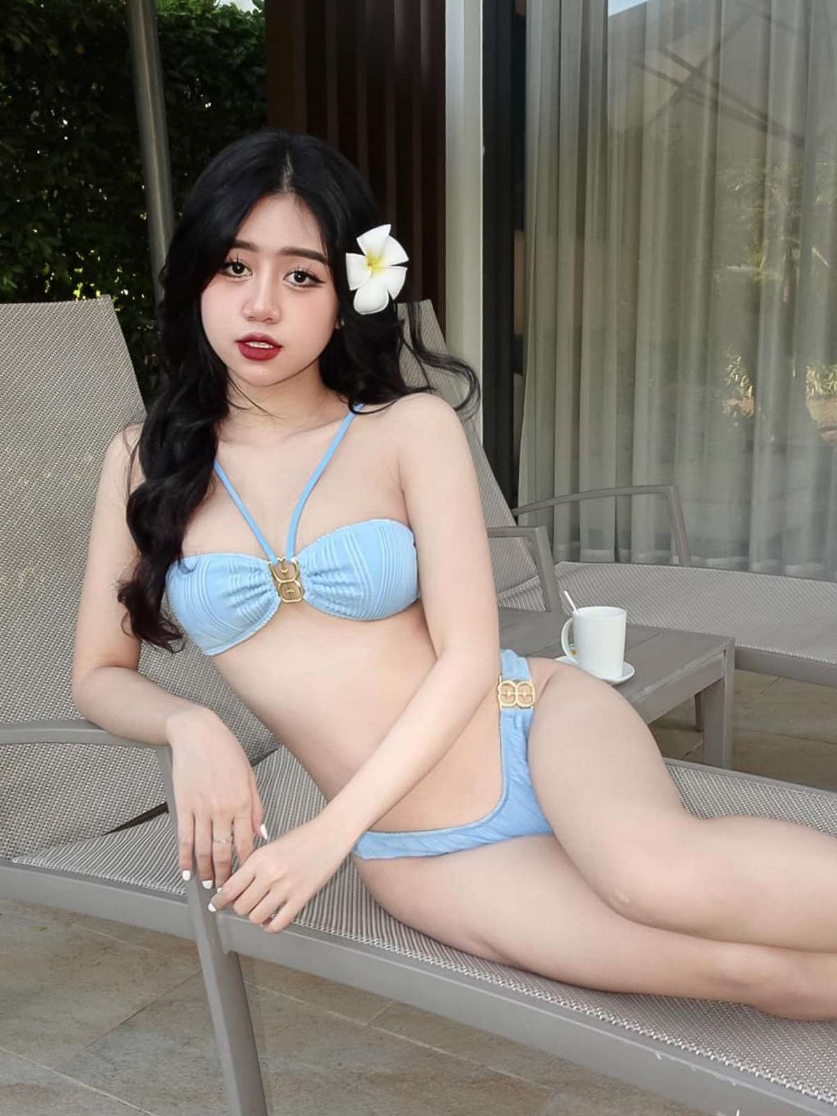 anh-le-kim-loan-mac-bikini-khoe-nguc-to-1