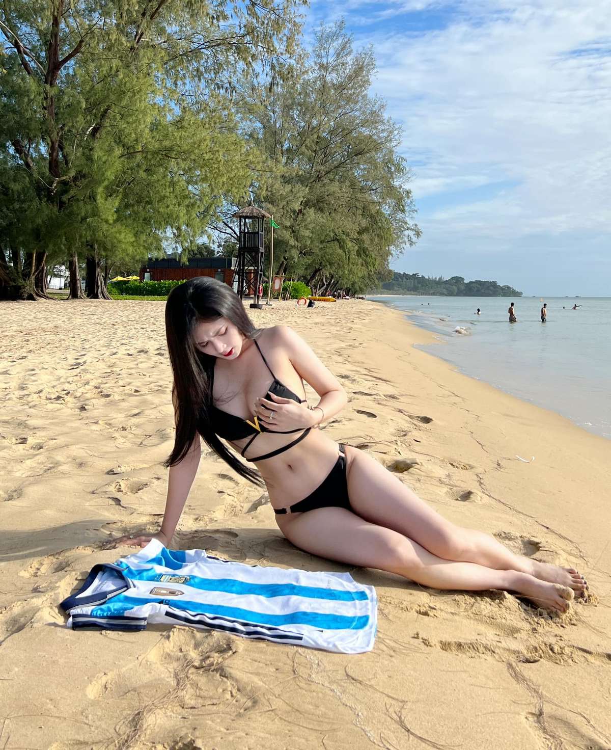 anh-quynh-alee-bikini-khoe-nguc-khung-6