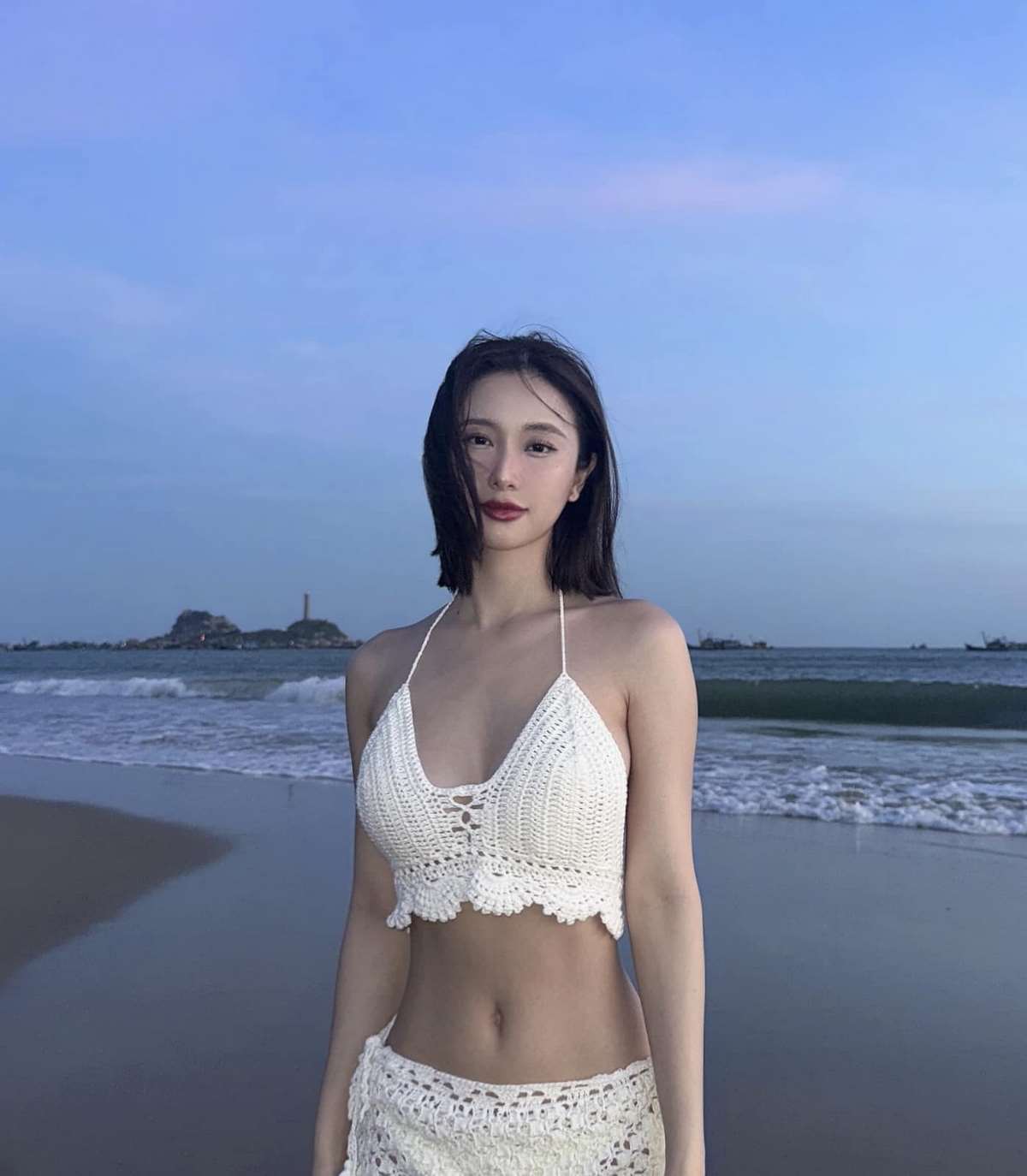 anh-jun-vu-trang-phuc-bikini-nong-bong-14