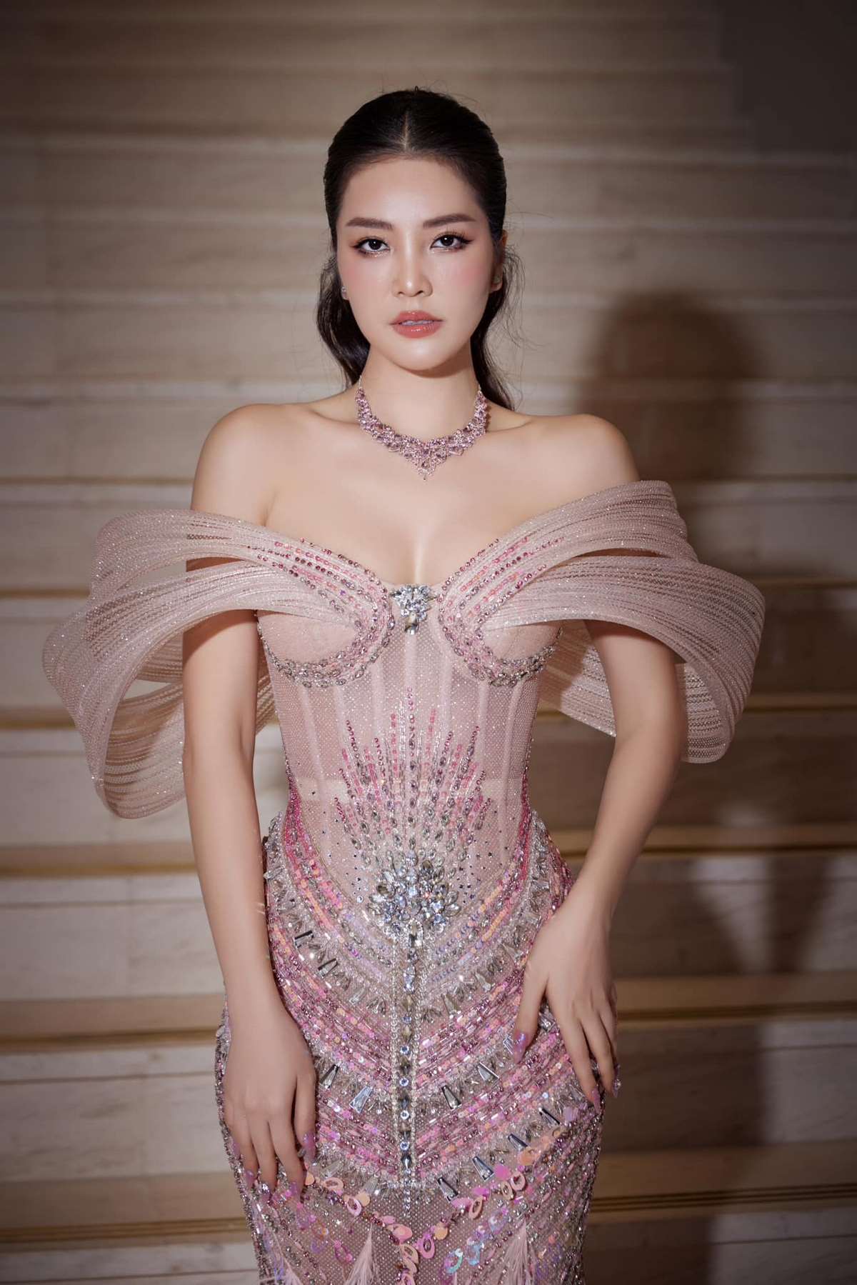 anh-a-hau-thuy-van-goi-cam-sexy-4