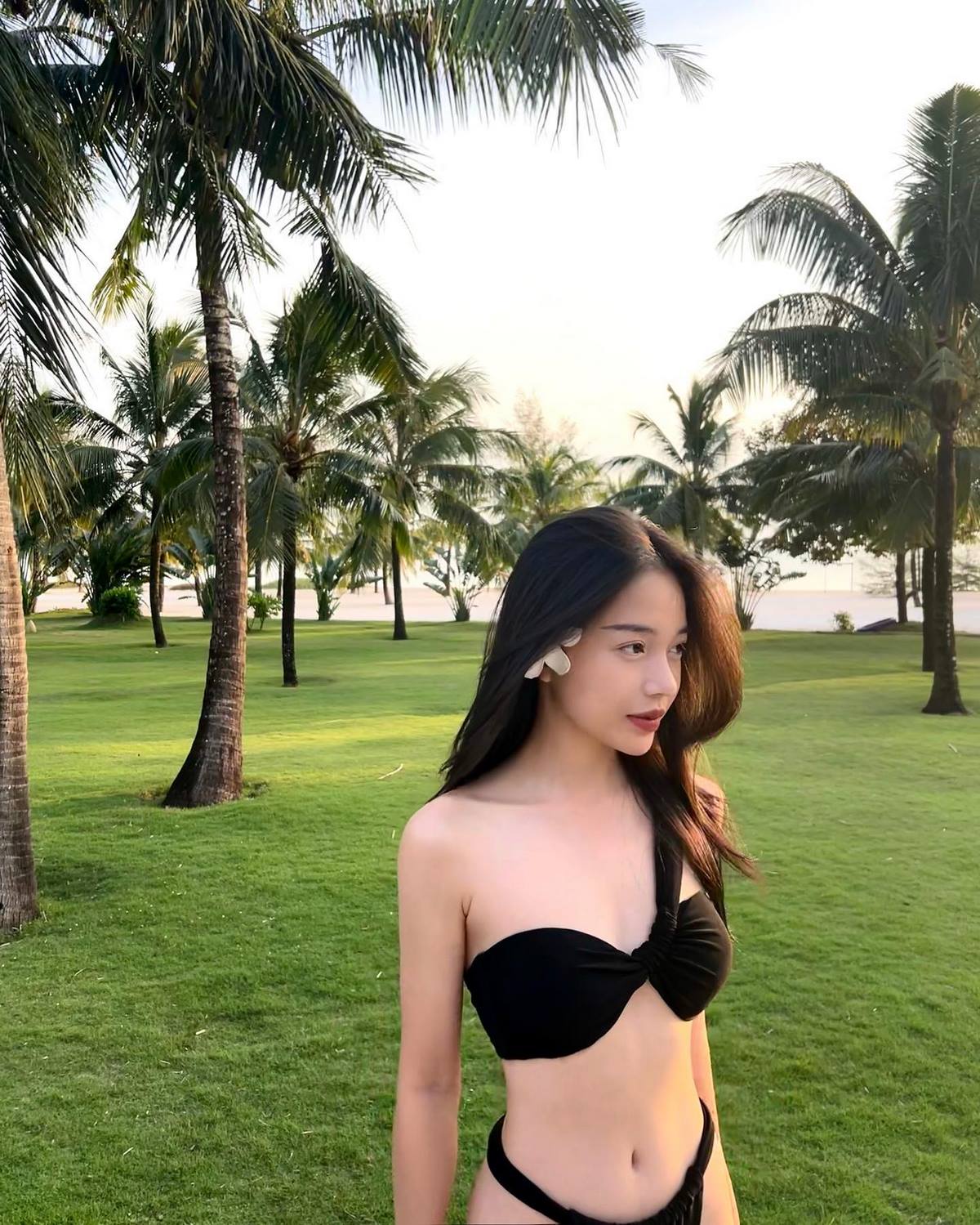 anh-linh-ngoc-dam-sexy-mac-bikini-khoe-body-cuc-ky-goi-cam-6