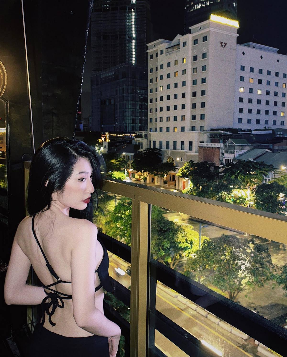 anh-khong-tu-quynh-sexy-dien-bikini-nong-bong-12