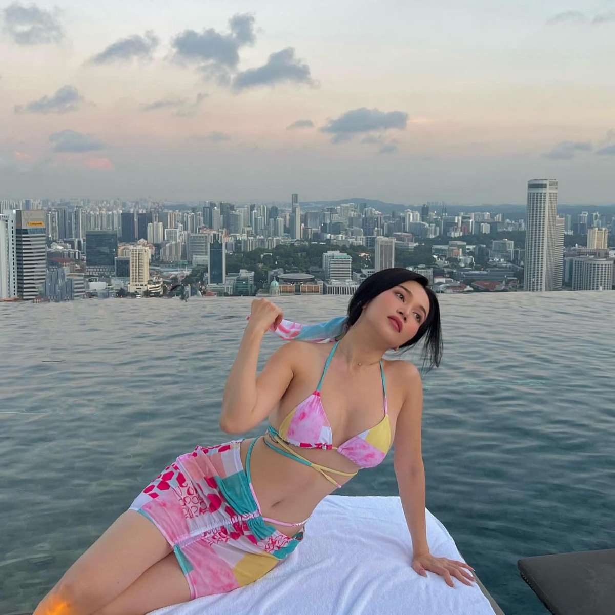 anh-si-thanh-sexy-dien-bikini-dot-mat-khan-gia-7