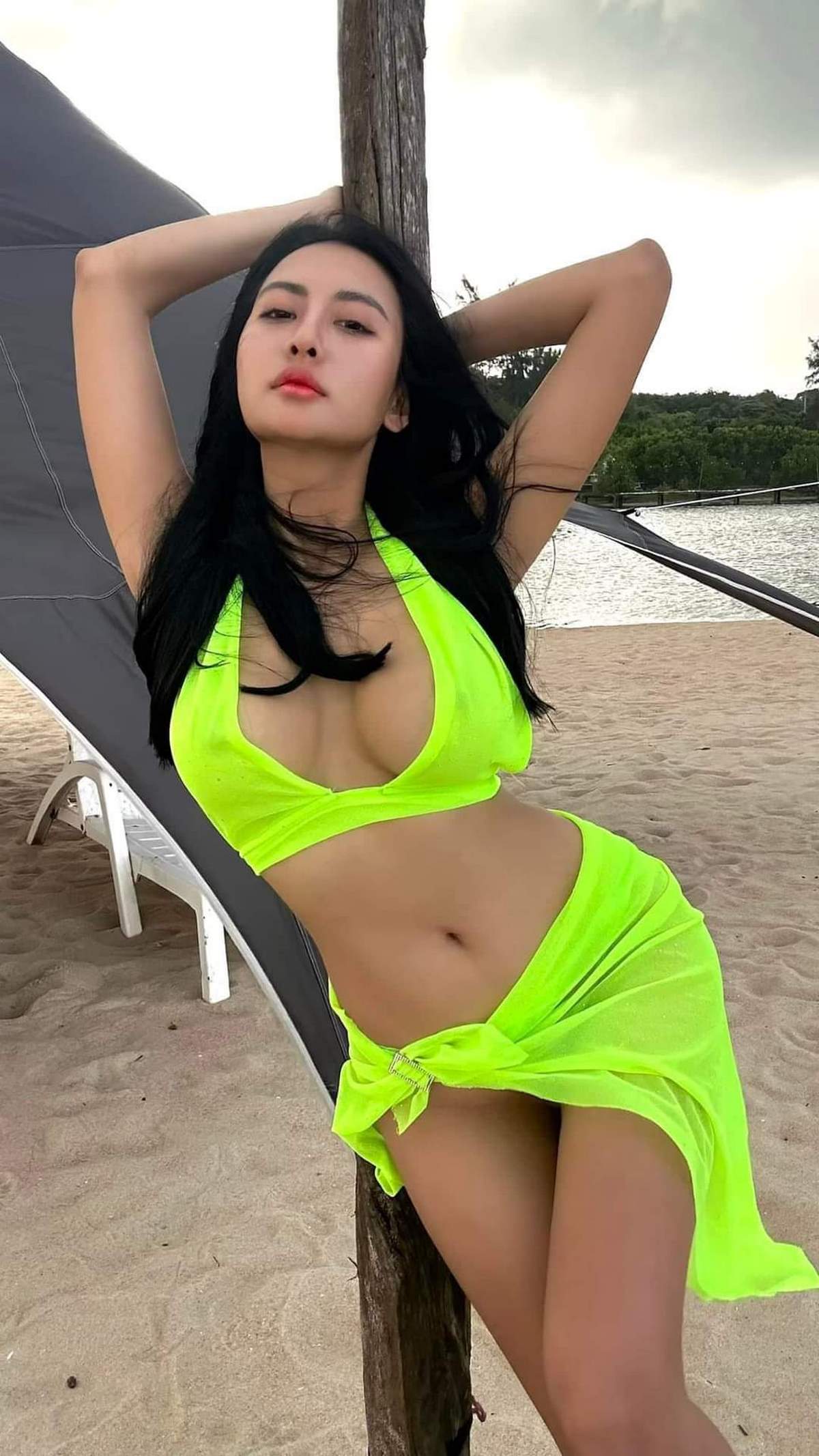 anh-vo-huynh-ngoc-phung-hot-tiktoker-sexy-bikini-6