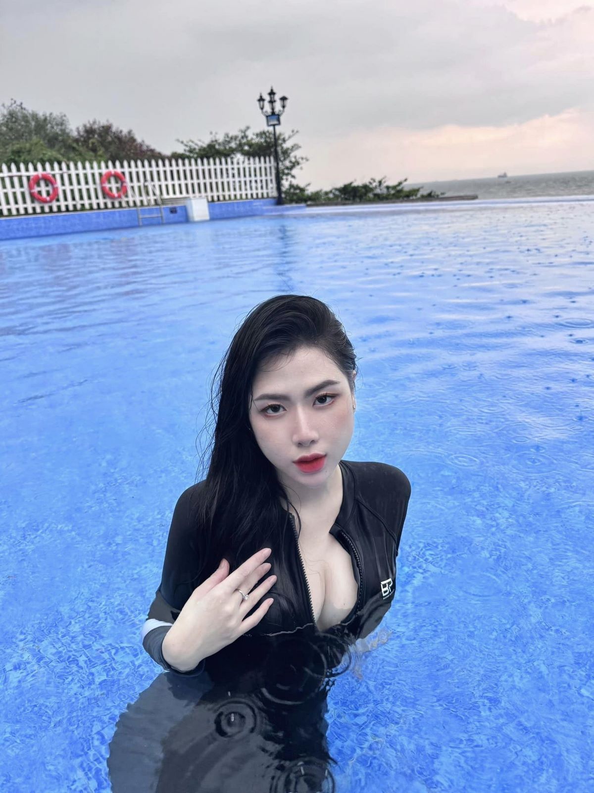 anh-ly-huynh-thanh-thao-hotgirl-ban-oto-bikini-sexy-26