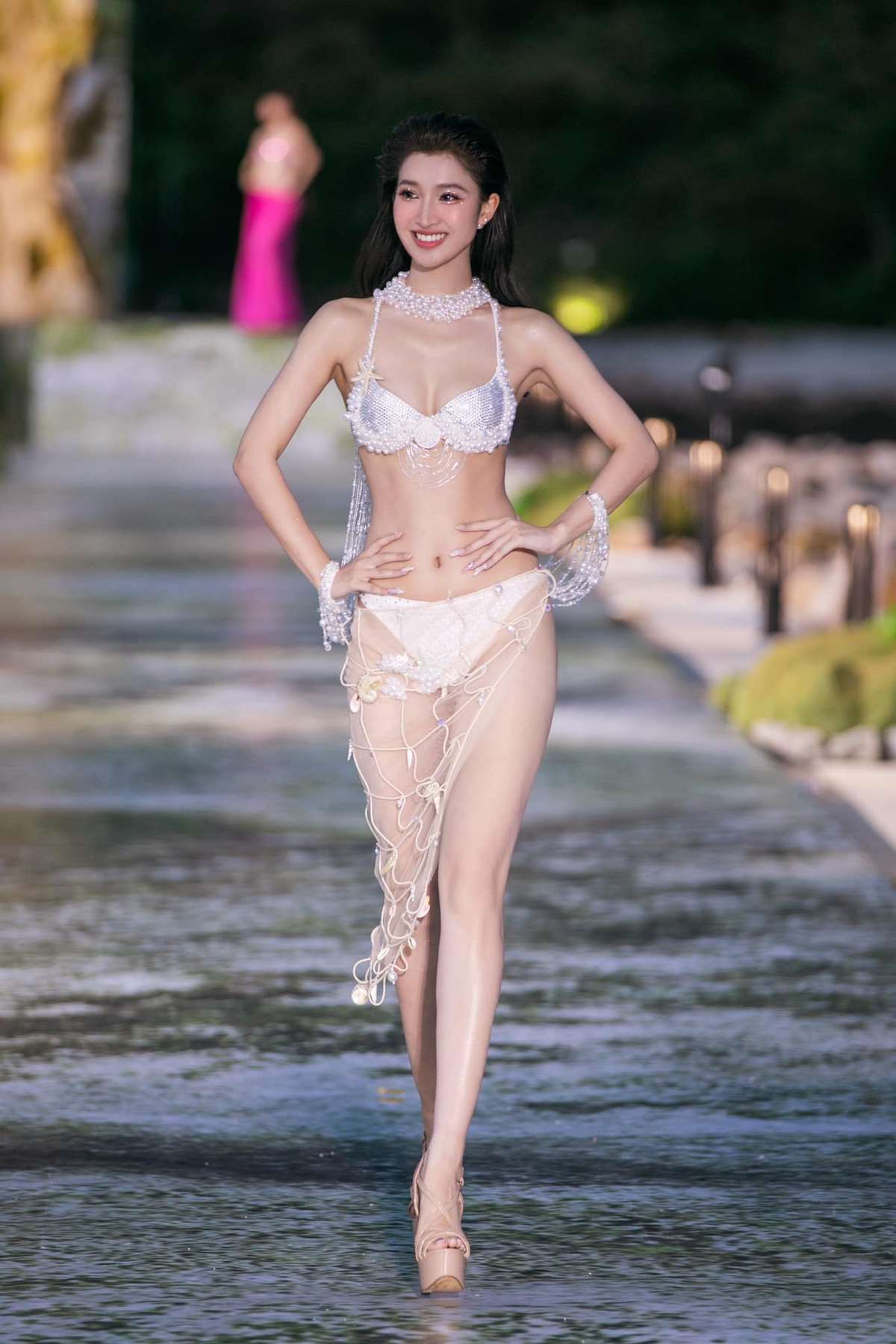 anh-phuong-nhi-sexy-bikini-khoe-body-dep-het-nuoc-cham-18