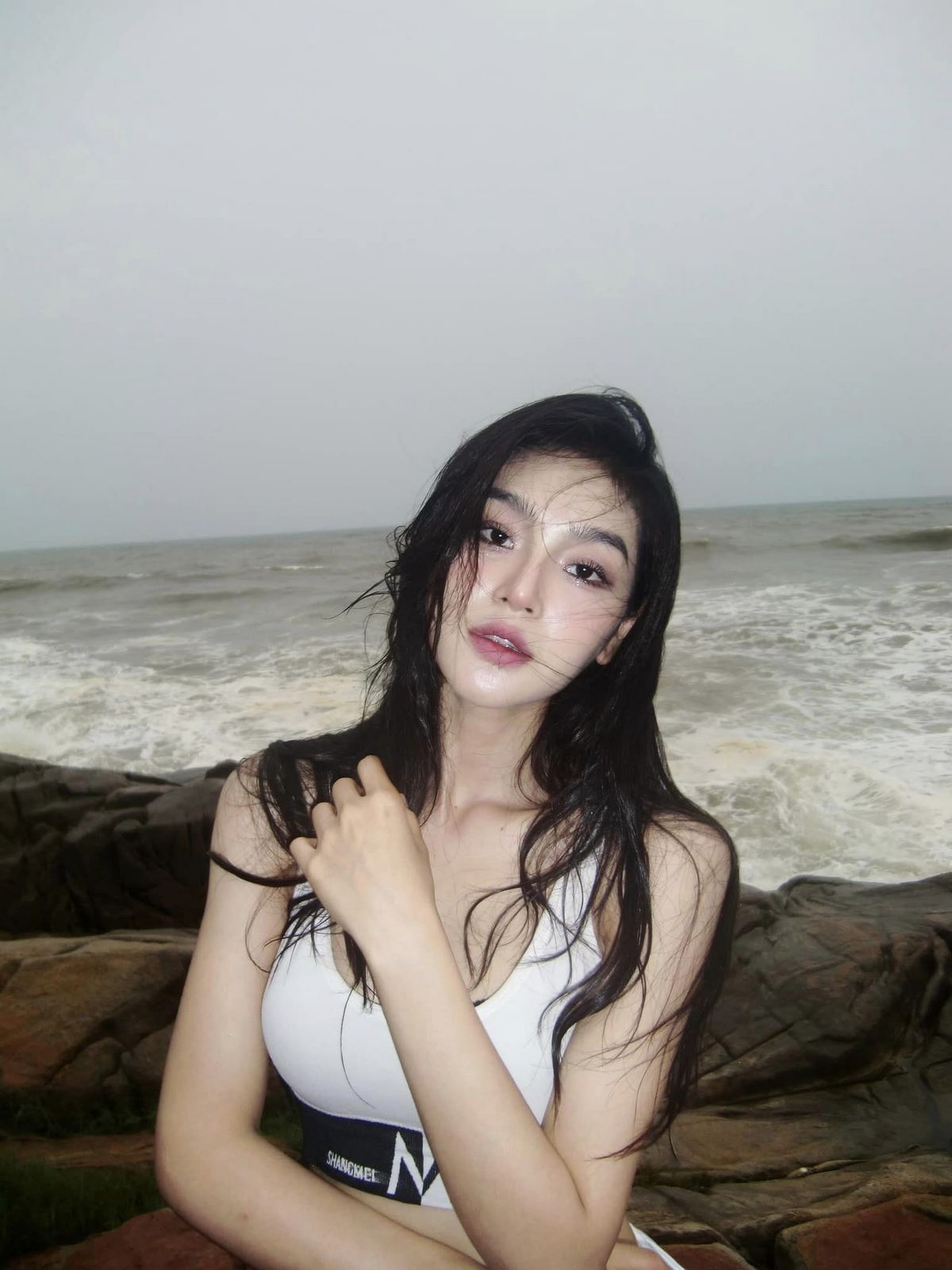 anh-cu-thi-tra-nu-dien-vien-sexy-nong-bong-voi-bikini-8