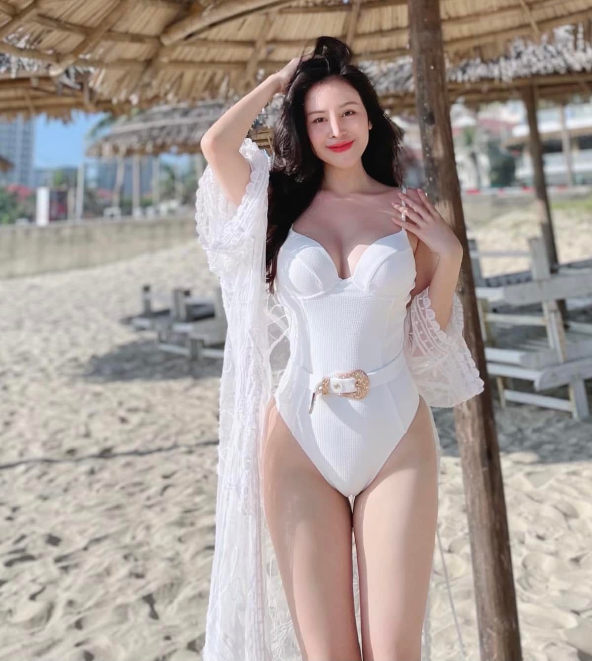 anh-ba-tung-sexy-bikini-nong-bong-khoe-nguc-khung-6