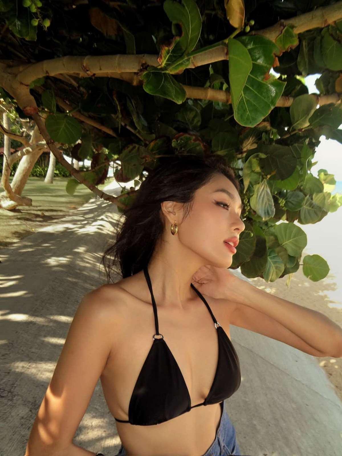 anh-le-thao-nhi-a-hau-dien-bikini-khoe-body-sexy-nong-bong-30