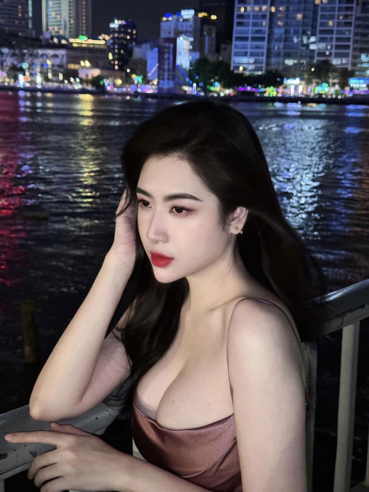 anh-ly-huynh-thanh-thao-hotgirl-ban-oto-bikini-sexy-19