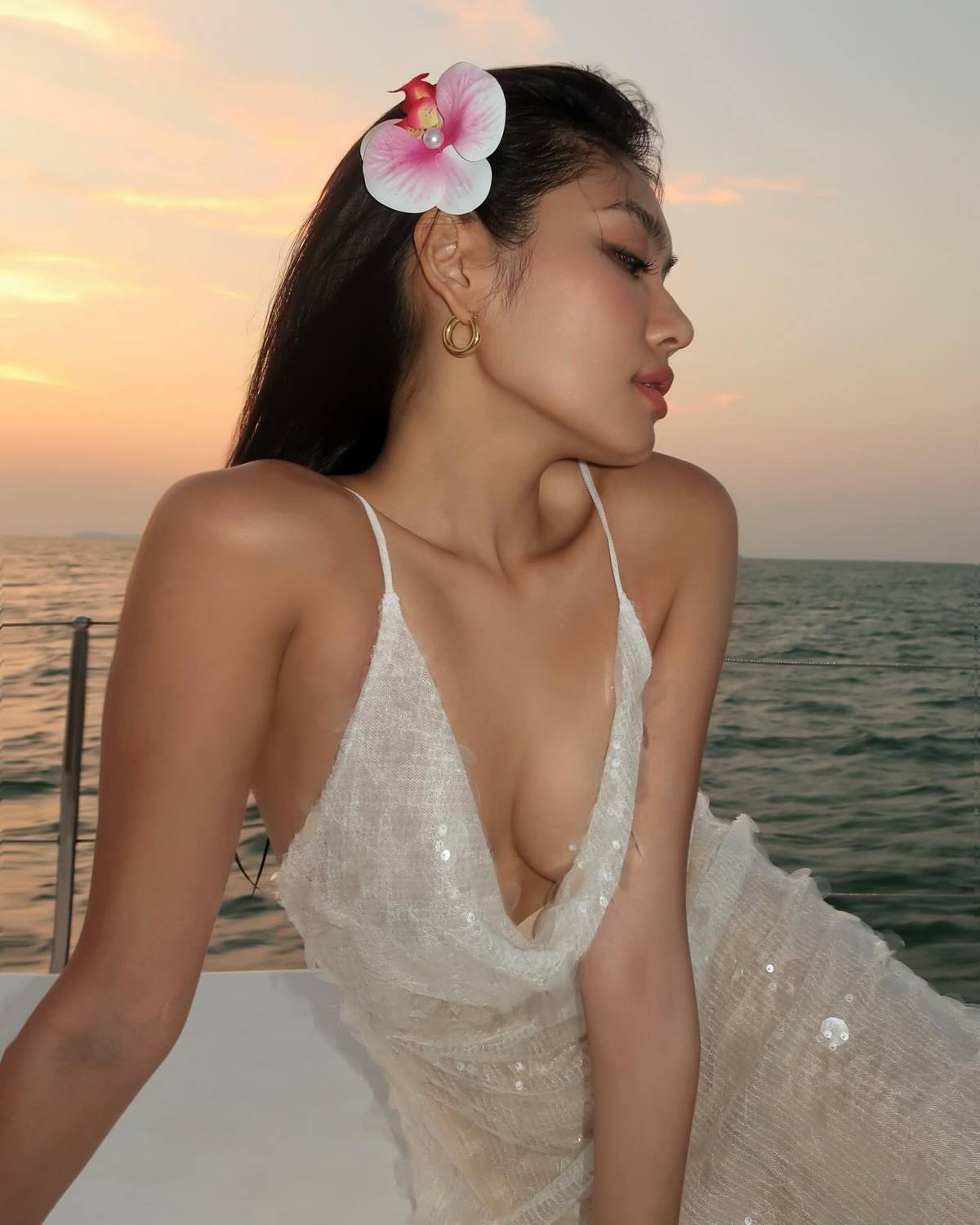 anh-le-thao-nhi-a-hau-dien-bikini-khoe-body-sexy-nong-bong-19