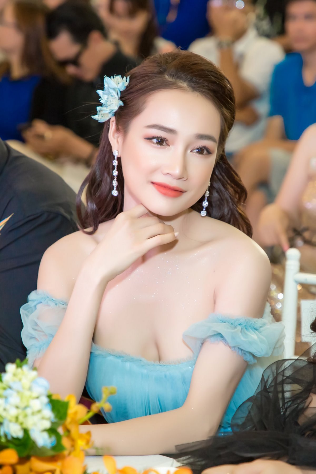 anh-nha-phuong-ba-xa-truong-giang-nong-bong-voi-bikini-10