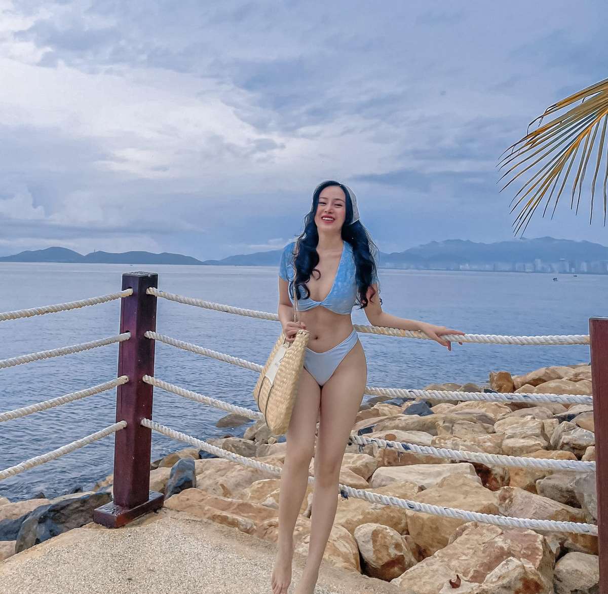 anh-ba-tung-sexy-bikini-nong-bong-khoe-nguc-khung-10