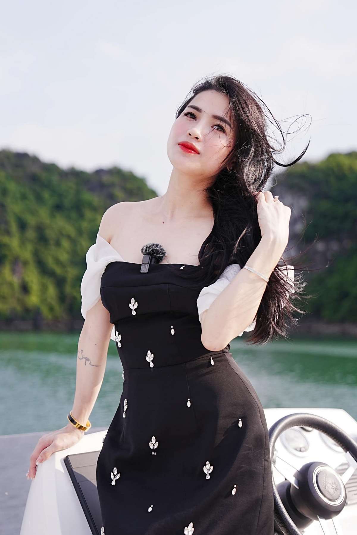 anh-tiktoker-vo-ha-linh-xinh-dep-khoe-outfit-xin-so-23