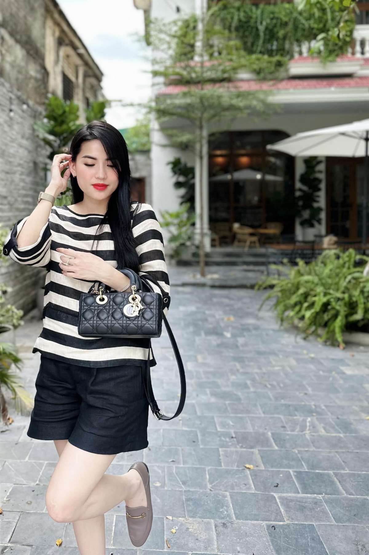 anh-tiktoker-vo-ha-linh-xinh-dep-khoe-outfit-xin-so-24