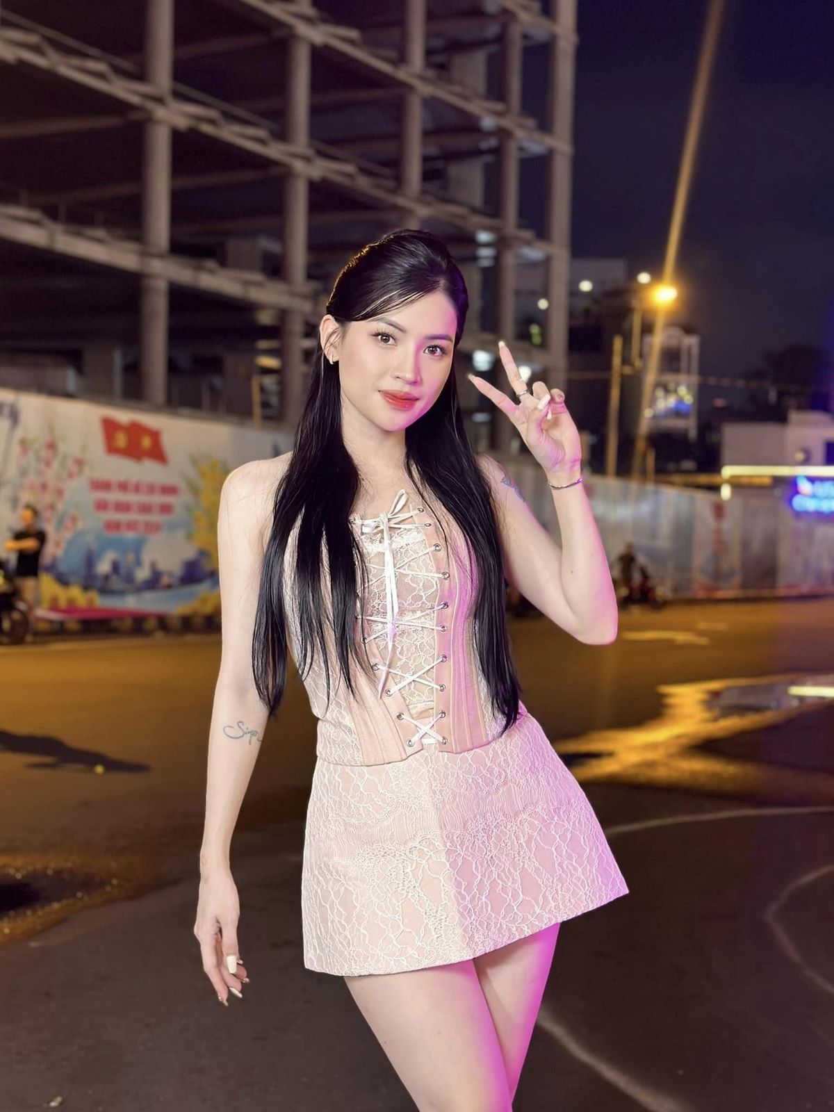 anh-tiktoker-vo-ha-linh-xinh-dep-khoe-outfit-xin-so-8