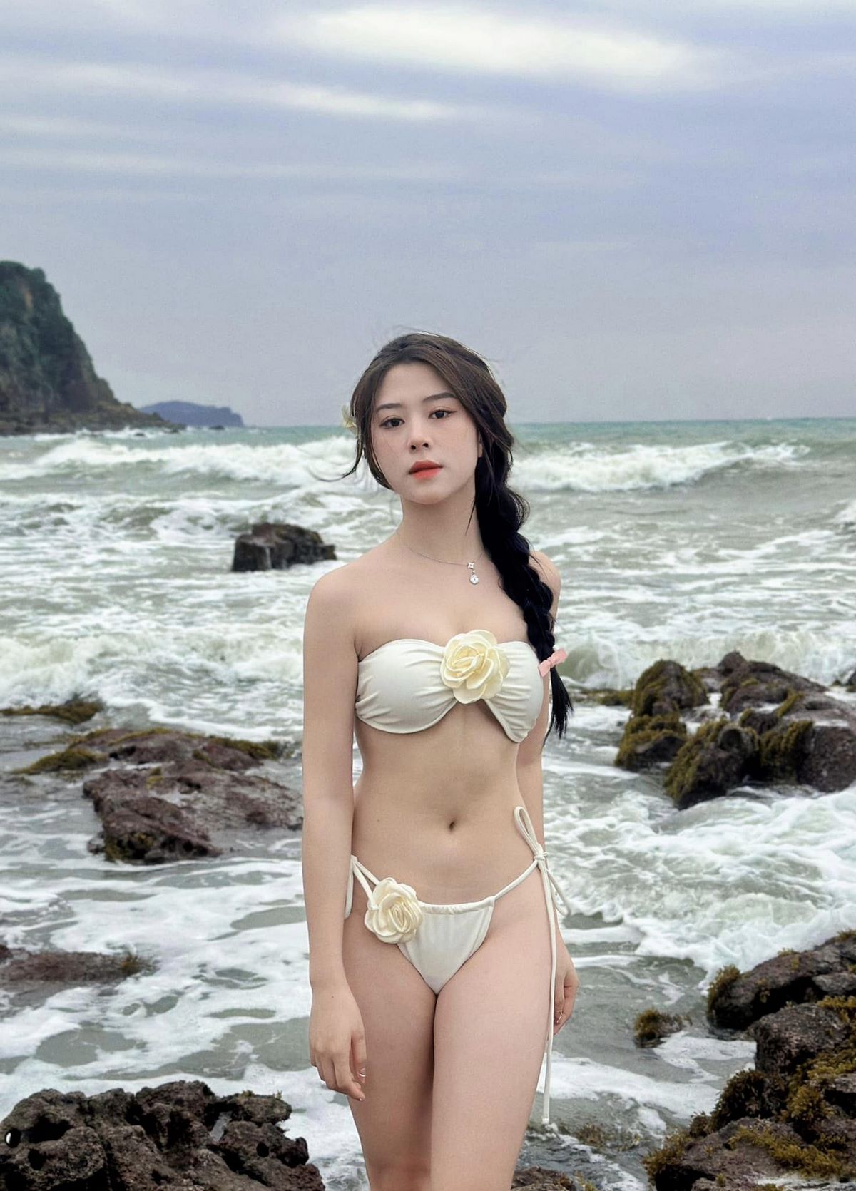 anh-thao-van-gay-tv-bikini-sexy-trend-tiktok-10