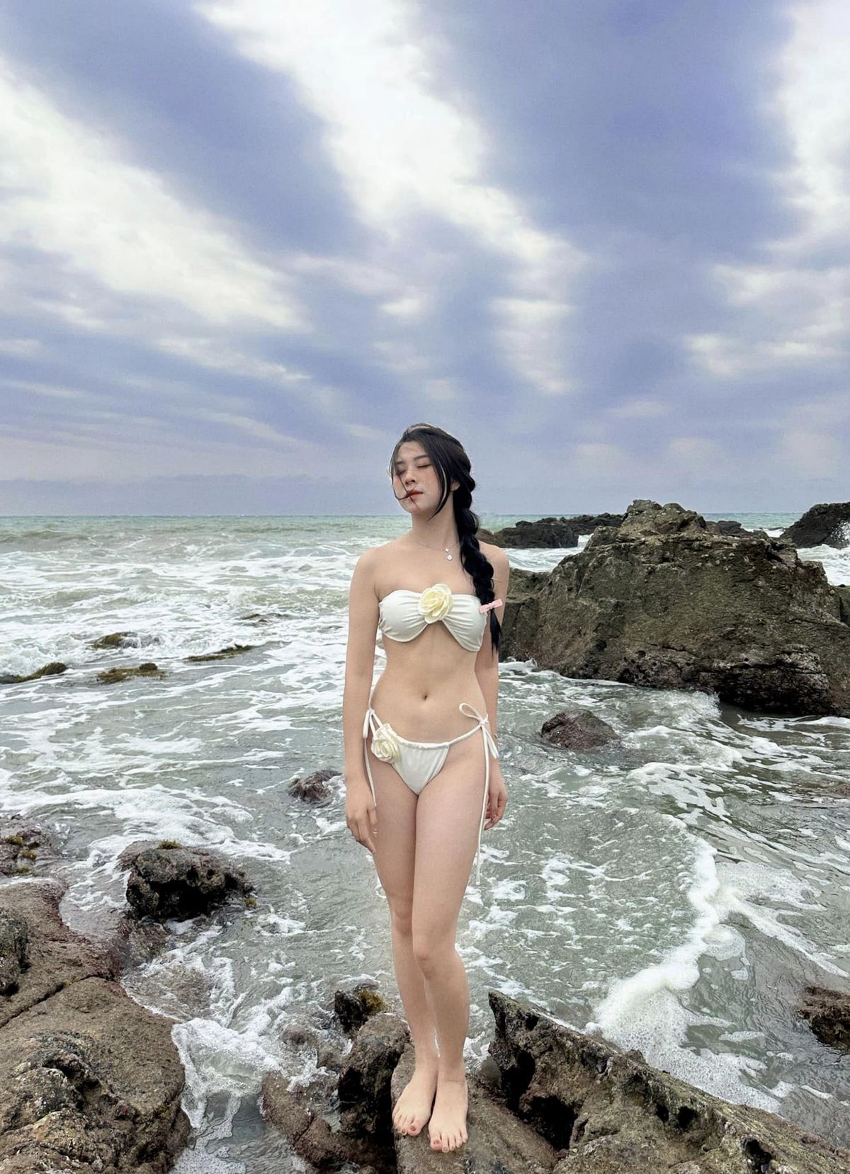 anh-thao-van-gay-tv-bikini-sexy-trend-tiktok-9