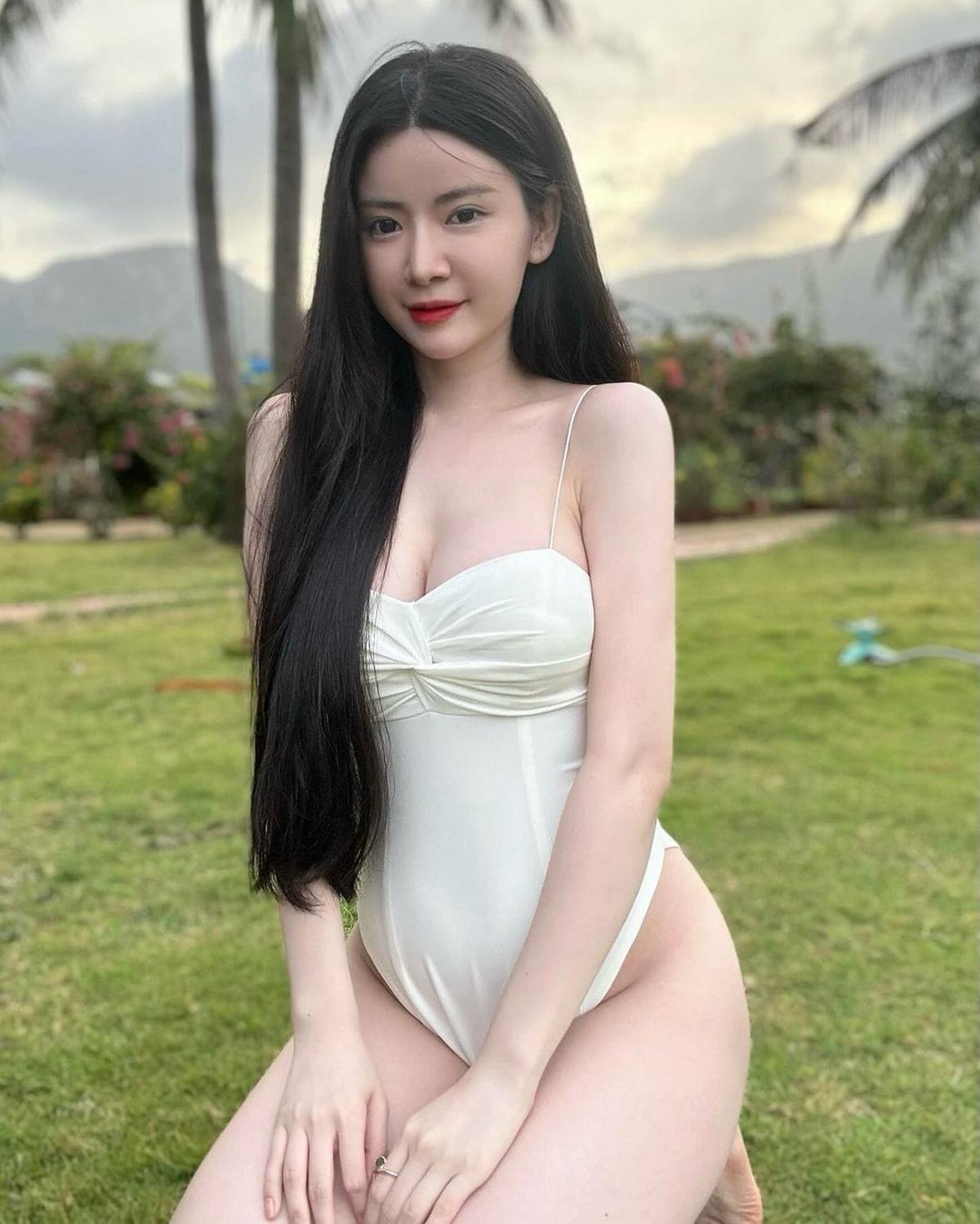 anh-gai-xinh-vitamin-bikini-khoe-nguc-khung-vu-to-sexy-4